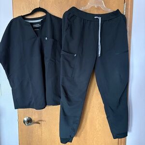 Black Fabletics Scrub Set, XL